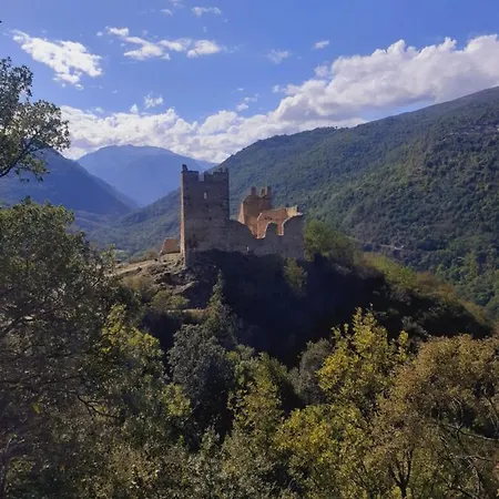Au Pied Du Chateau De Miglos *